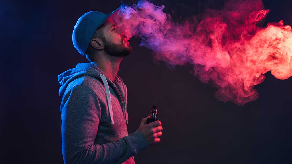 guy-vapes-in-the-background guy-vapes-in-the-background